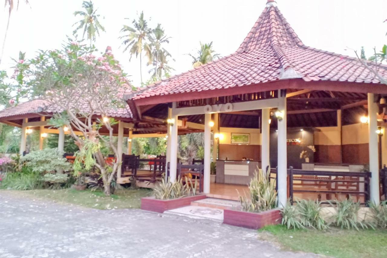 Oyo 1508 Mascot Beach Hotel Mangsit Exterior foto